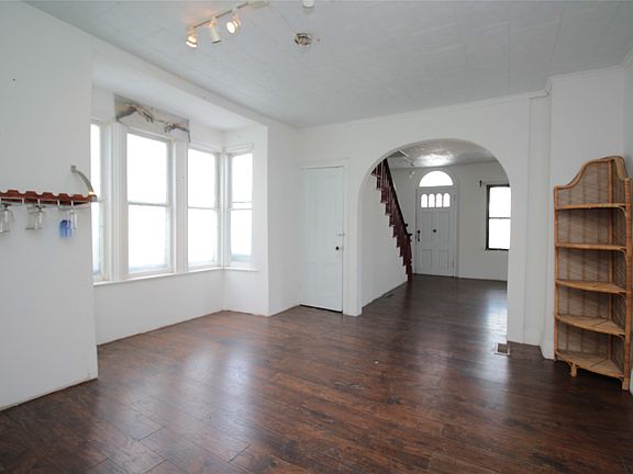 5th image of 25 Meadow St