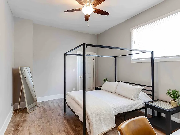 822 SE Riverside Dr #822 — Photo 10