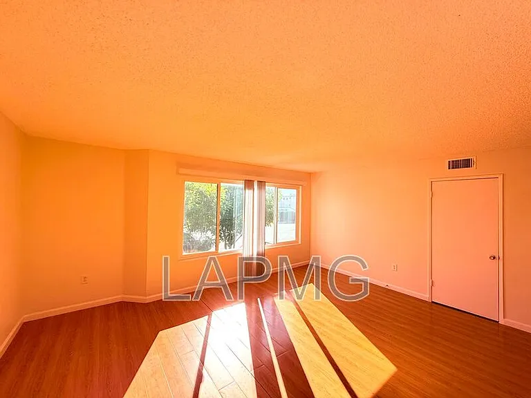 1059 Western Ave #1 — Photo 3
