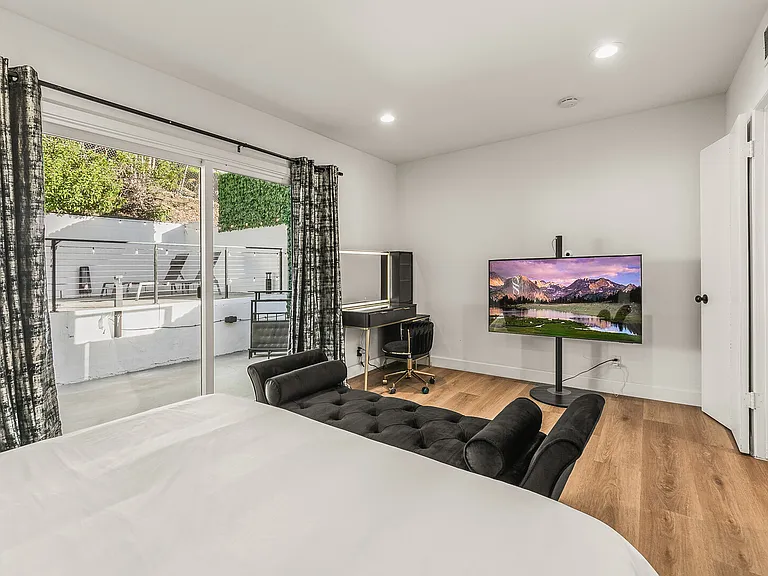 Oak Point Dr — Photo 26