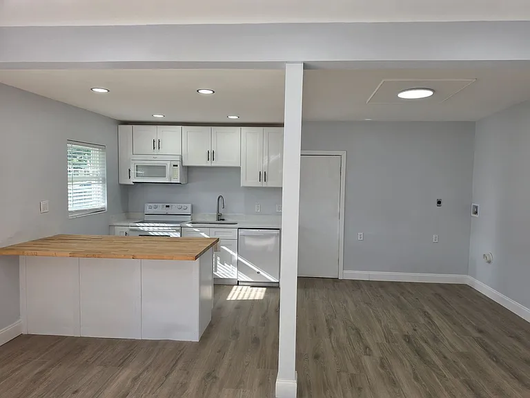 1004 Catherine St — Photo 9