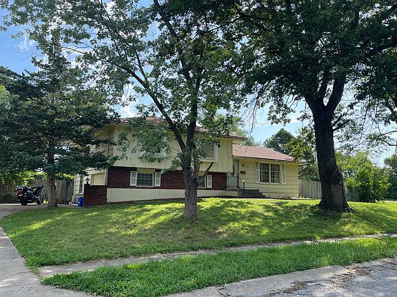 3rd image of 8630 E 106th St