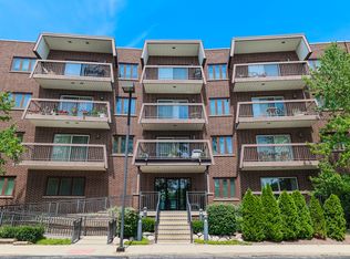 350 E Dundee Rd APT 105, Buffalo Grove, IL 60089