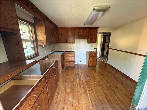 5th image of 2801 S 8th St