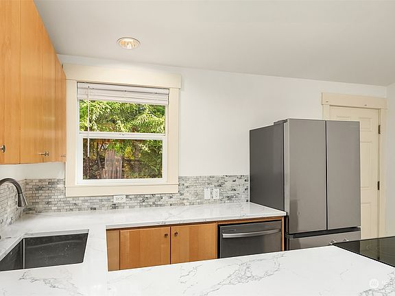3rd image of 1574 NE Park View Drive #6