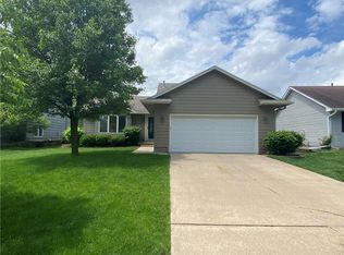 2930 Deerpath Ct, Des Moines, IA 50320