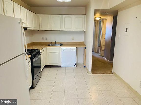 4th image of 854 Quince Orchard Blvd APT T2