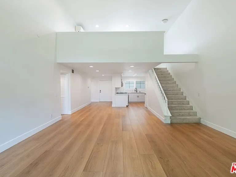 5500 Owensmouth Ave #328 — Photo 6