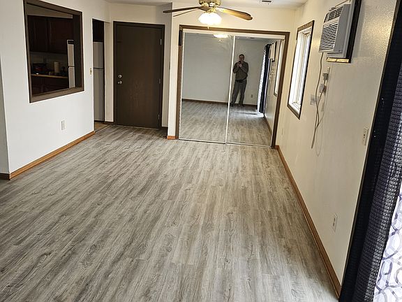 2nd image of 904 Wescott Sq #202