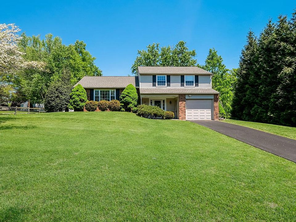 1st image of 49 Surrey Dr