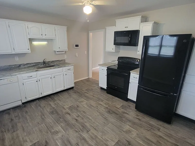10210 Browns Ct — Photo 4
