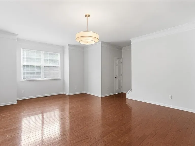 6710 Stoneleigh Way — Photo 12