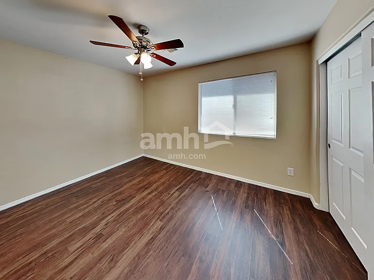 11369 W Lincoln St — Photo 18