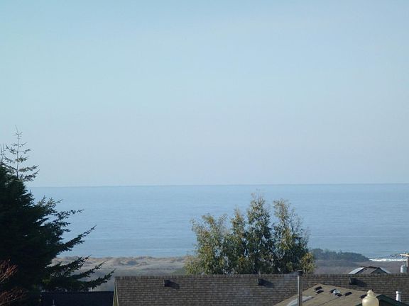 3rd image of 865 Vista Dr