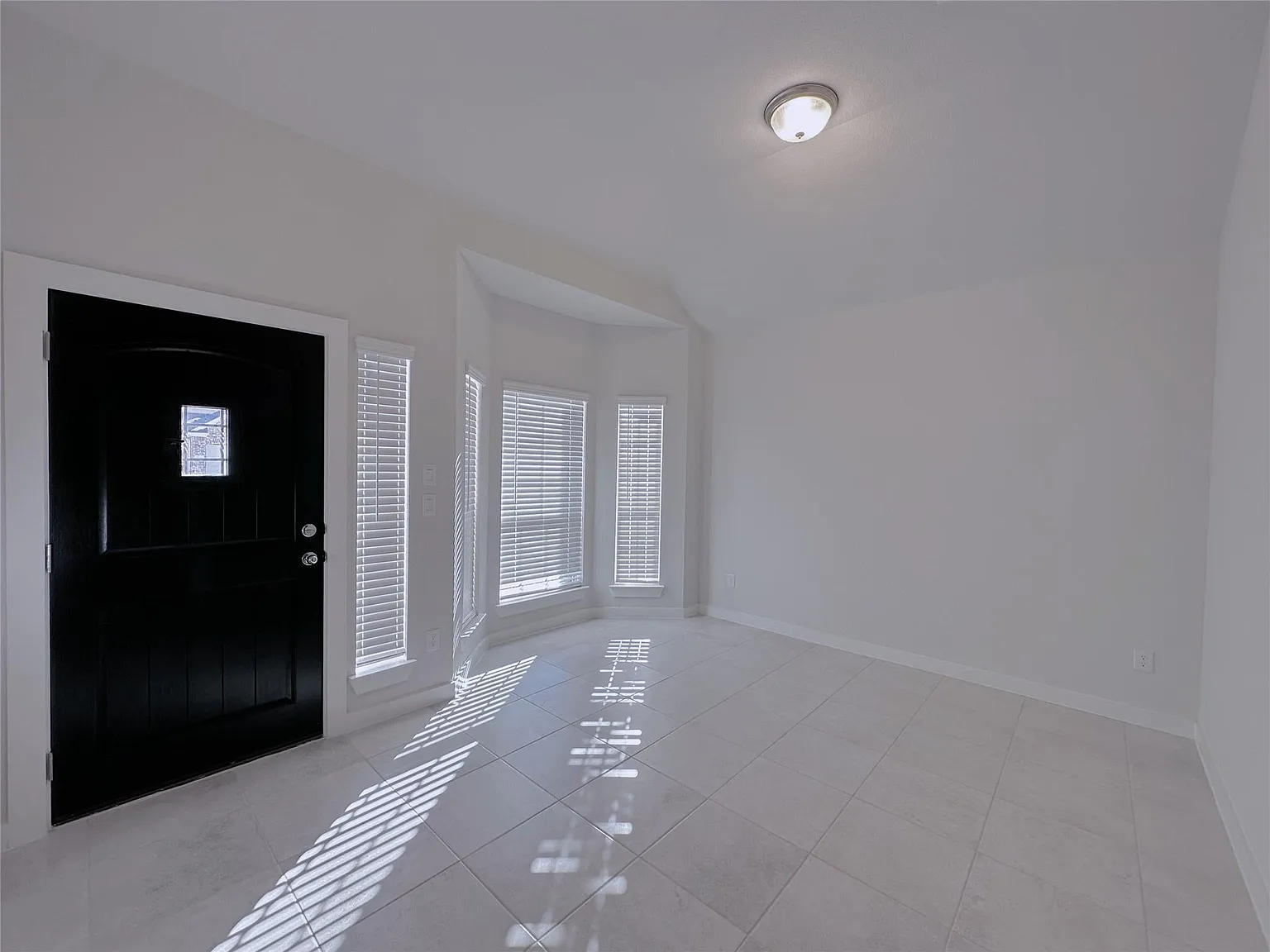 4 bed, 1858 sqft, $2,200 — Photo 3