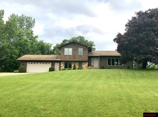 55824 River Fort Dr, Mankato, MN 56001