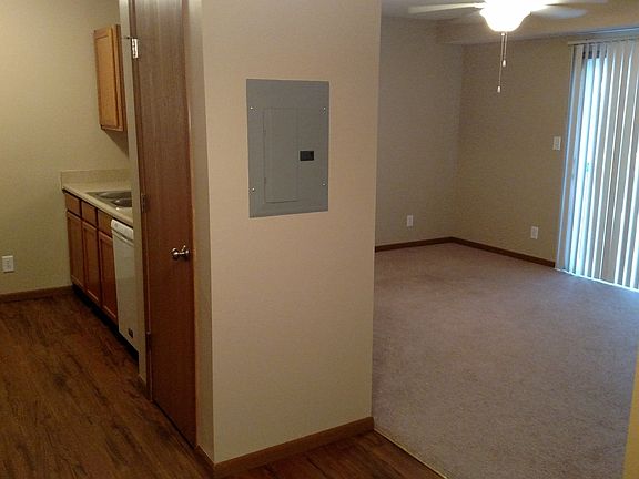 3rd image of 901 N 6th St #10453482
