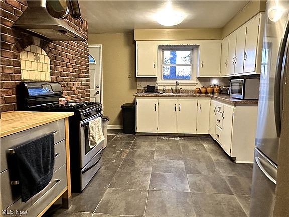 3rd image of 5771 Louise Ave NW