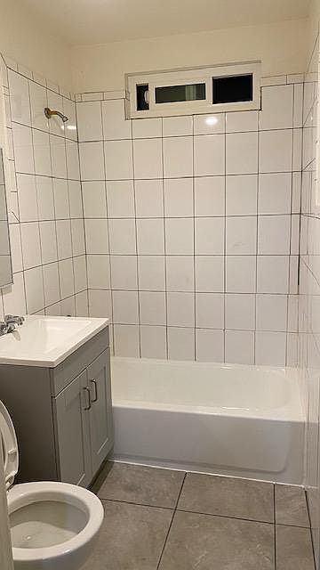 2nd image of 2769 1/2 Glenwood Pl