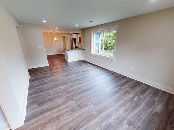3rd image of 111 Hilltop Dr #111
