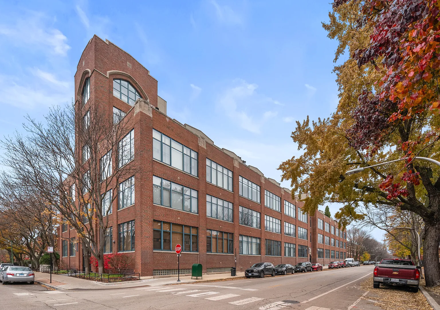 1 bed, 900 sqft, $2,700 — Photo 1