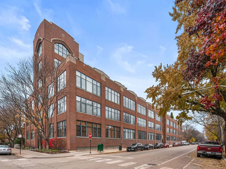 2600 N Southport Ave #202