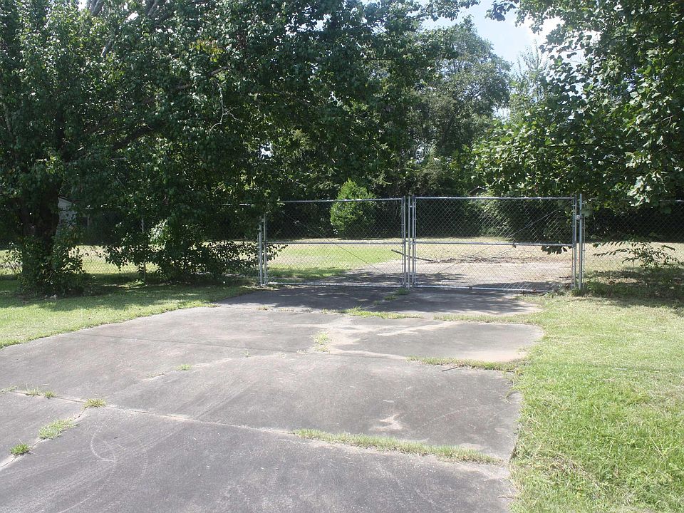 1st image of 207 Cambridge Dr
