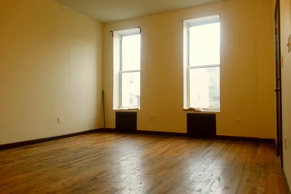 Rented by Evergreen Apartments BK | media 8