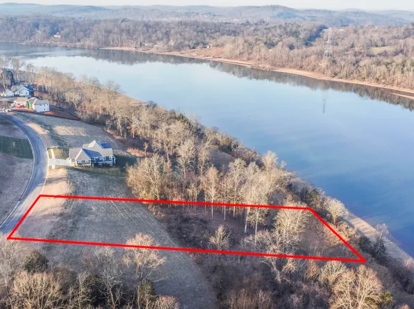 993 River Bank Trl, Loudon, TN 37774