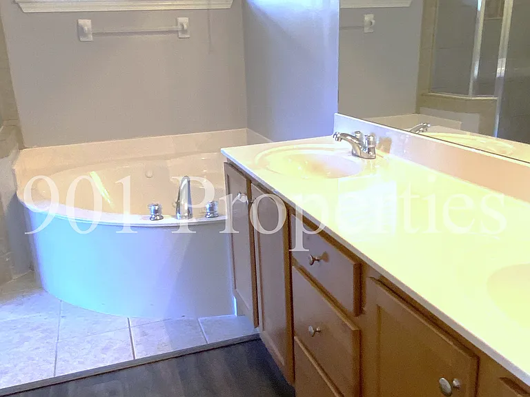 1120 Averett Ln — Photo 7