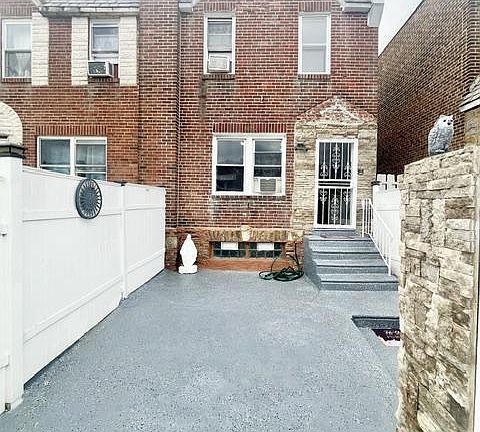 3rd image of 6040 Alma St