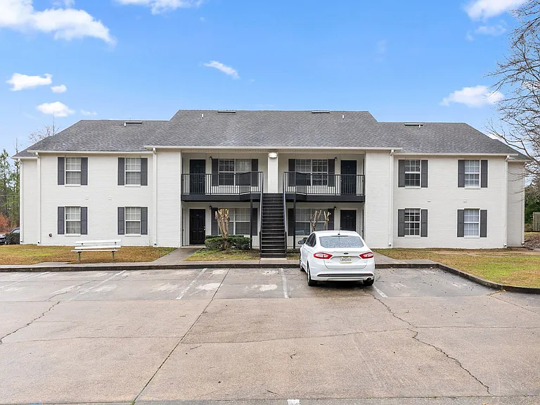 Pebble Creek Apartments — Photo 38