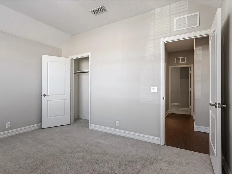 2904 Redbud Ln — Photo 16