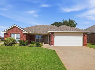 724 Eastview Ct, Yukon, OK 73099