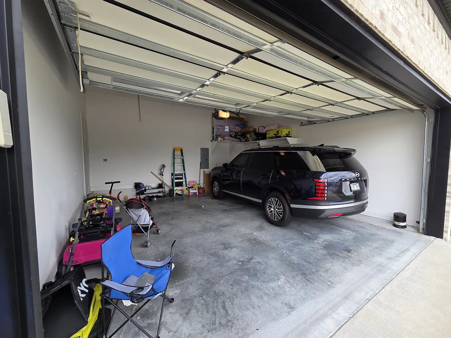 3 bed, 2050 sqft, $2,300 — Photo 2