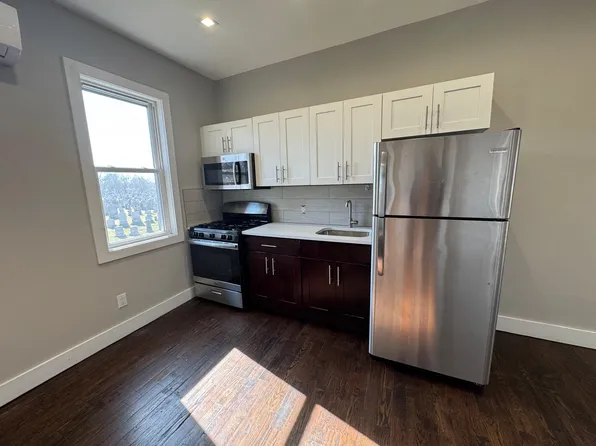 4 Whitman Avenue image 1 of 5