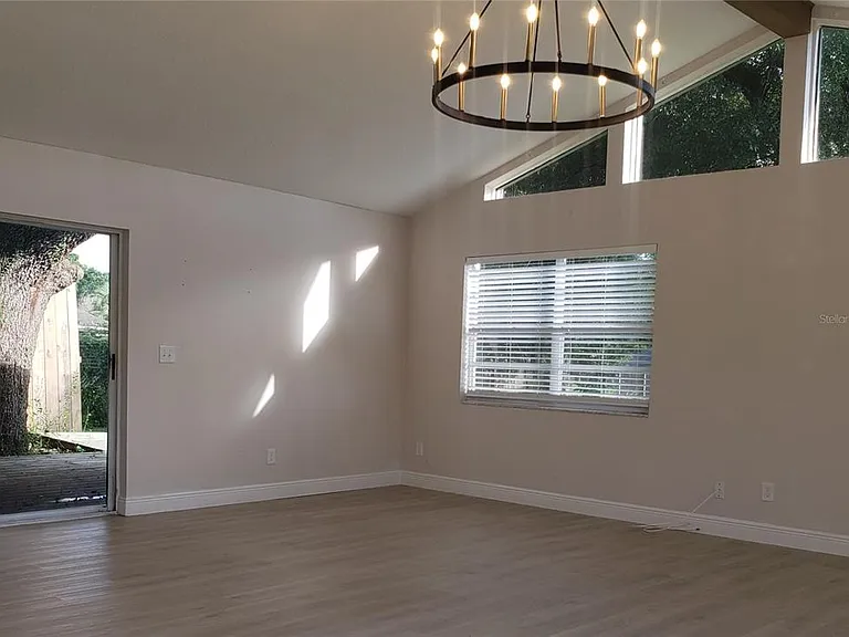 404 King Louis Ct — Photo 10