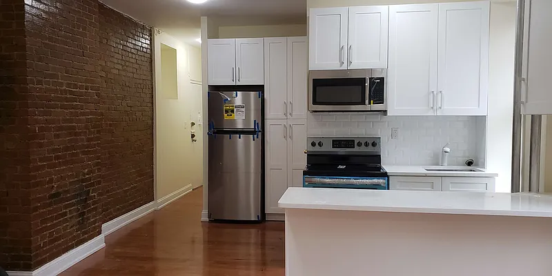 Rented by MCR Realty | media 30