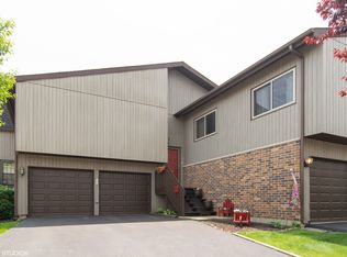 711 High Ridge Rd #A, Roselle, IL 60172