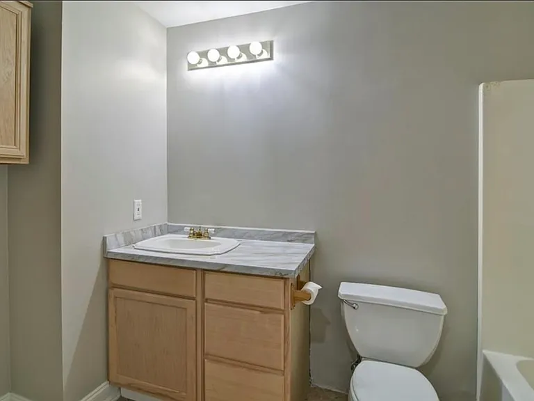 542 Parkstone Ln — Photo 37