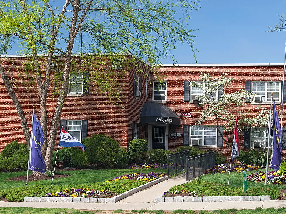 Oak Ridge Apartments Building