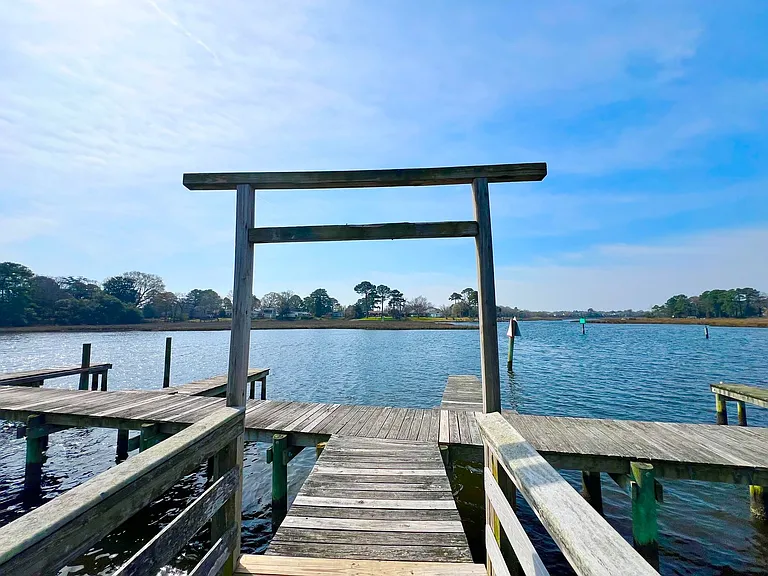 Pelican Dock Apartments — Photo 42