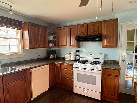 4th image of 200 Lighthouse Ln