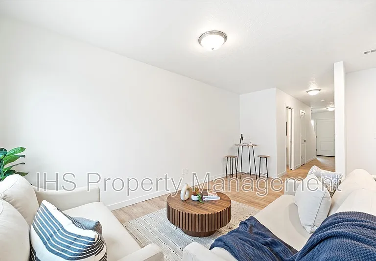4732 W Quinault Ave — Photo 10