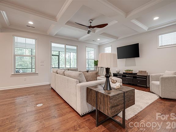 3rd image of 2566 Red Hill St NW