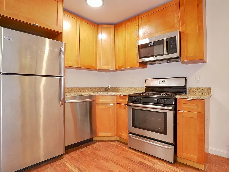 195 Webster Ave #2
