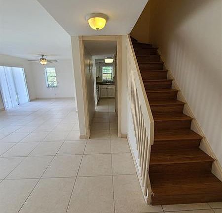 4th image of 3201 Bayview Dr APT A