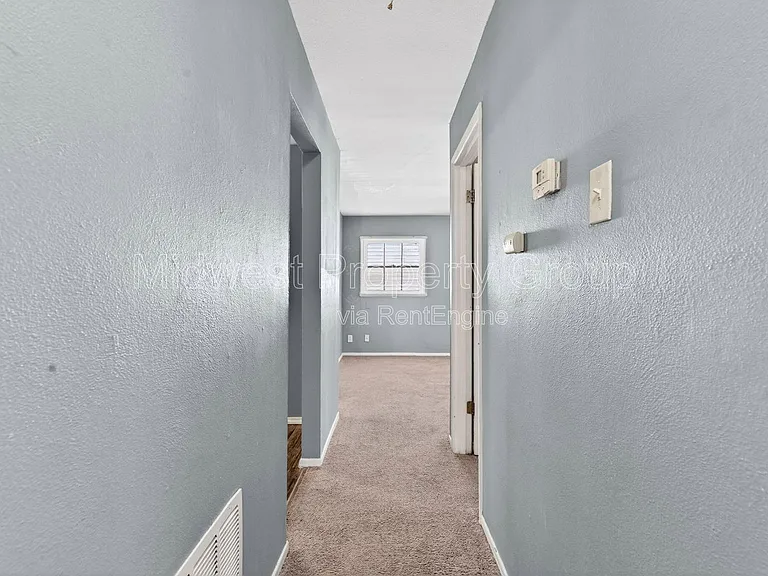 409 Shepley Dr — Photo 10
