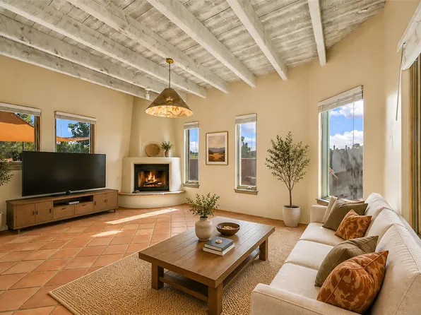 5 Sombra Ct, Santa Fe, NM 87508