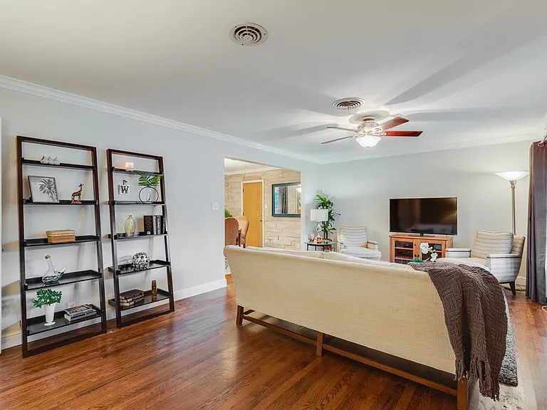2515 Sherwood St — Photo 3